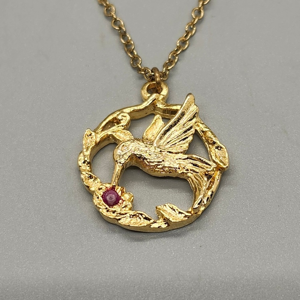 JJI Jonette Jewelry Vintage Hummingbird Pendant Necklace 18" Gold Tone Red Stone - Picture 2 of 3